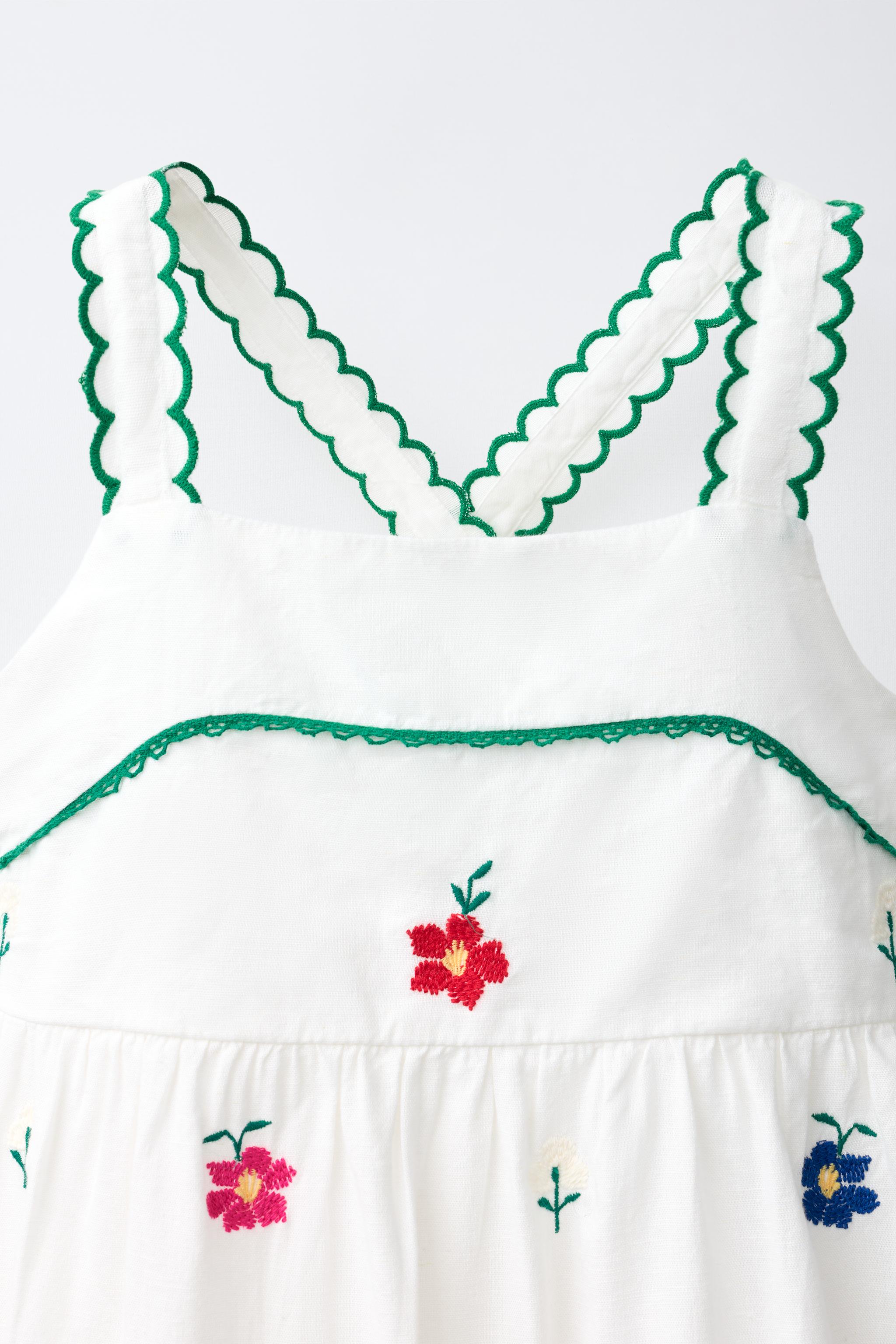 ROBE BRODÉE FLORALE